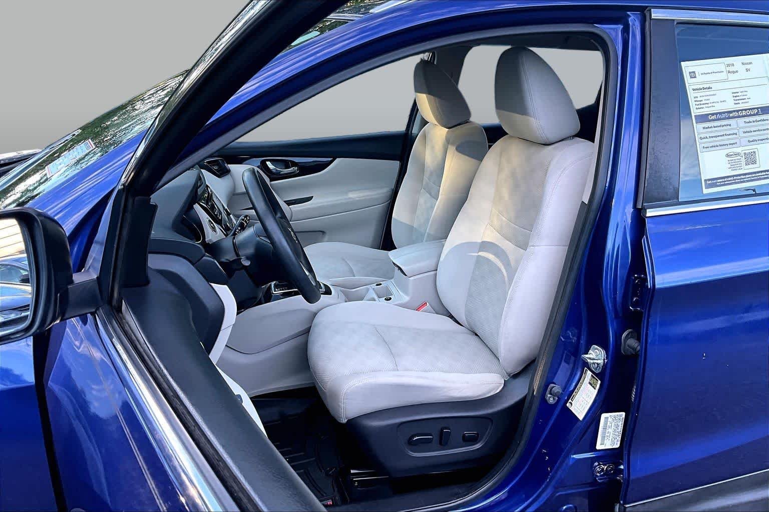 Used 2018 Caspian Blue Nissan SV image 9