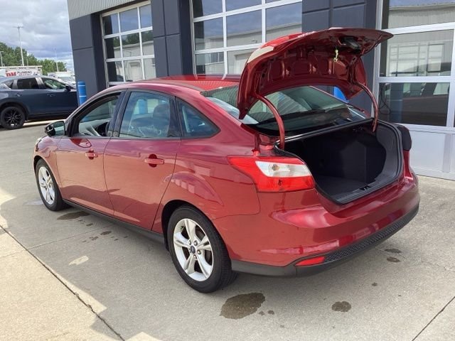 Used 2014 Red Ford SE image 12