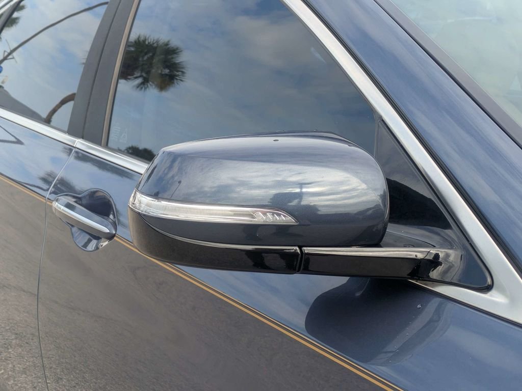 Used 2016 Blue Hyundai 3.8 image 10