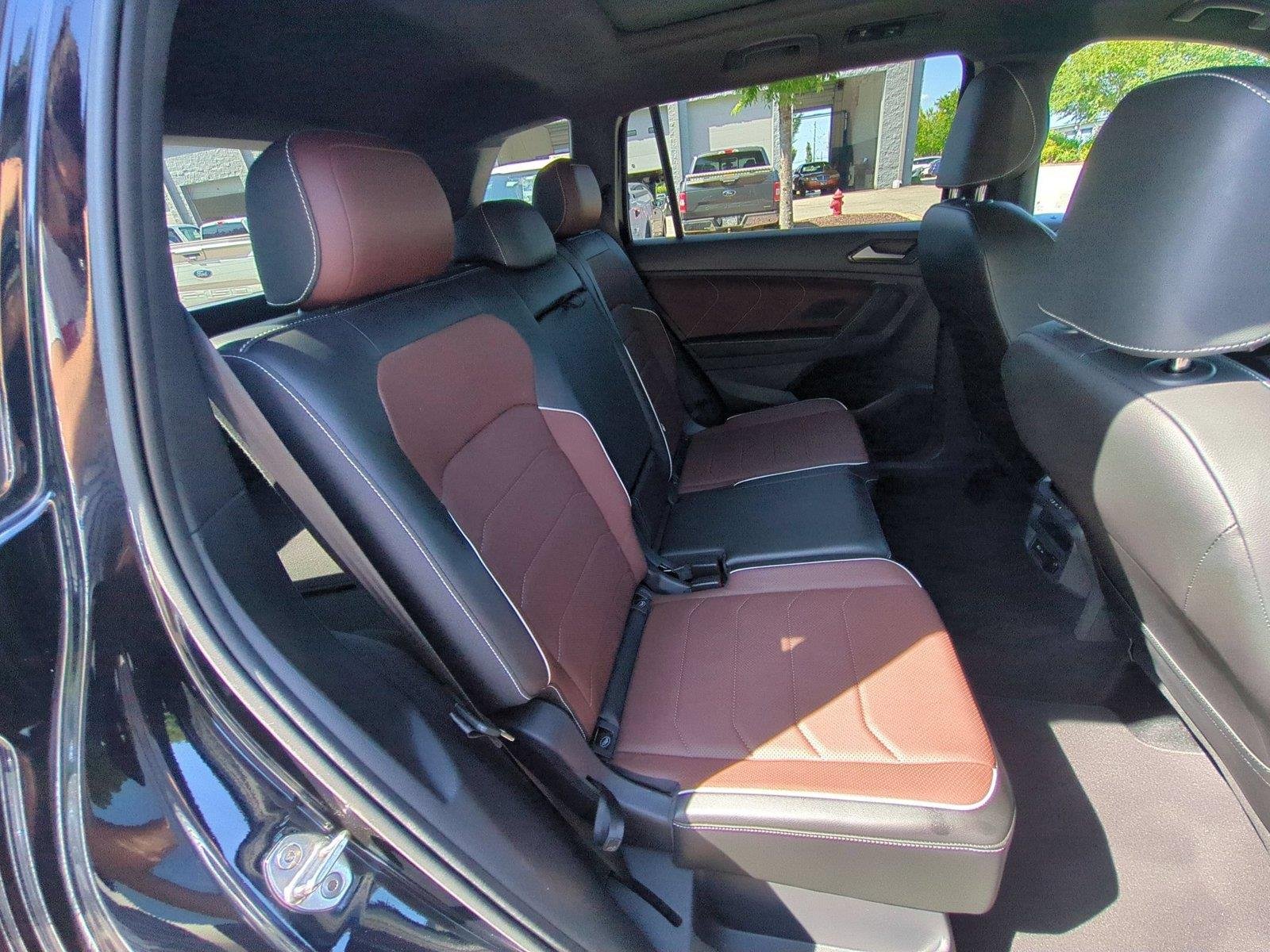 Used 2023  Volkswagen SEL R-Line image 36