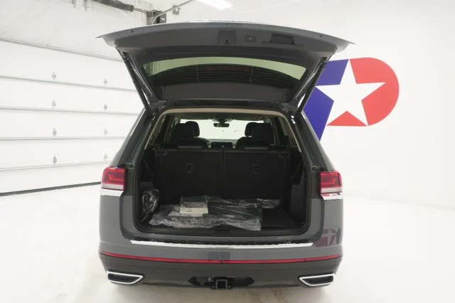 New 2026 Pure Gray Volkswagen 2.0T SE w/Technology image 8