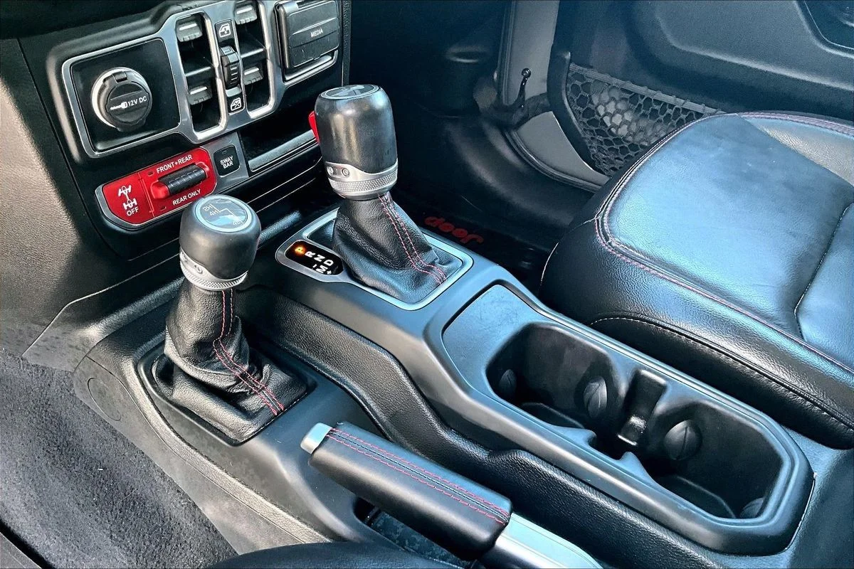 Used 2020  Jeep Rubicon 4x4 image 18