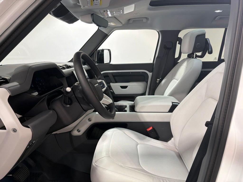 New 2026 Fuji White Land Rover X-Dynamic SE image 11