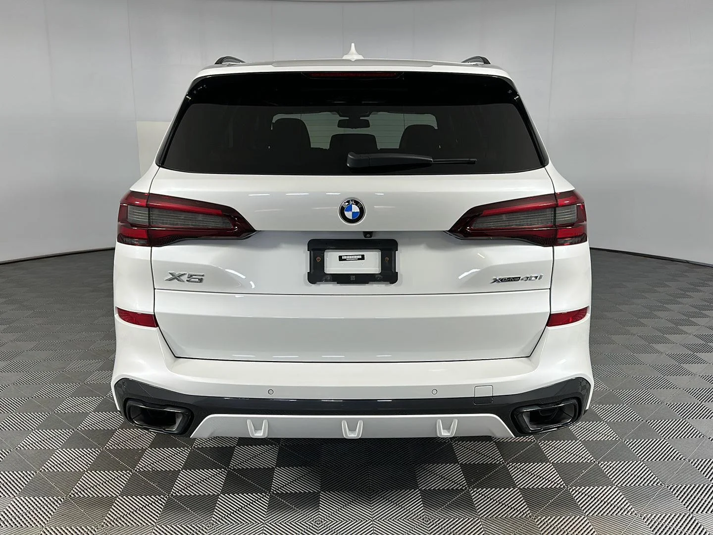 Used 2022 Mineral White Metallic BMW xDrive40i image 29