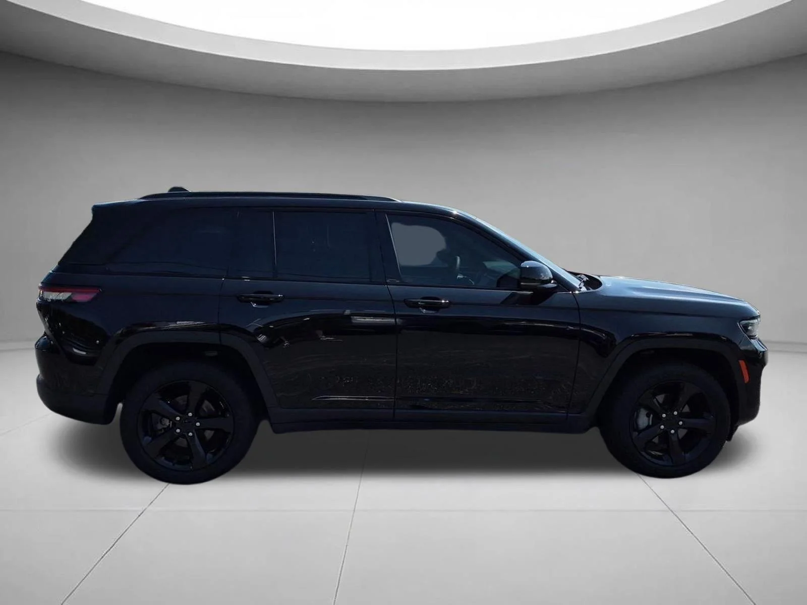 Used 2023 Diamond Black Crystal Pearlcoat Jeep Limited image 6