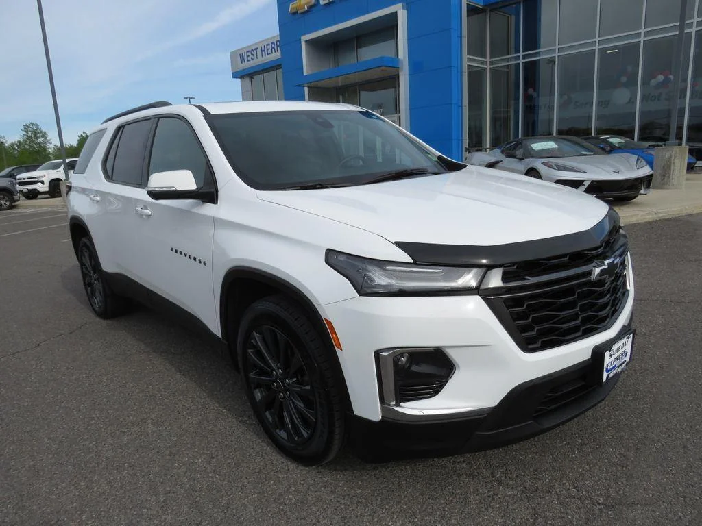 Used 2023 Summit White Chevrolet RS image 2