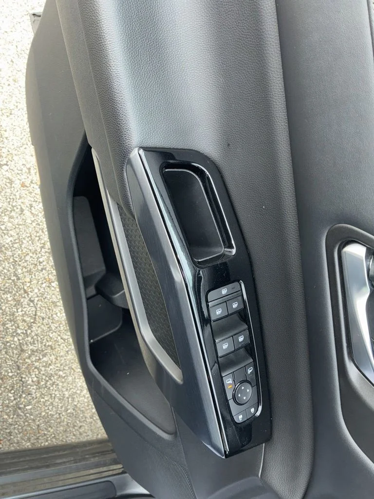 Used 2022 Gray Nissan SL image 15