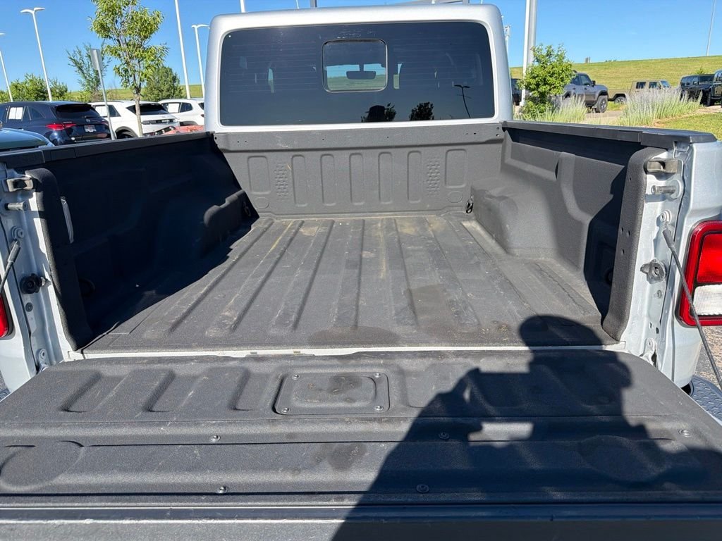 Used 2023 Silver Jeep Overland image 14
