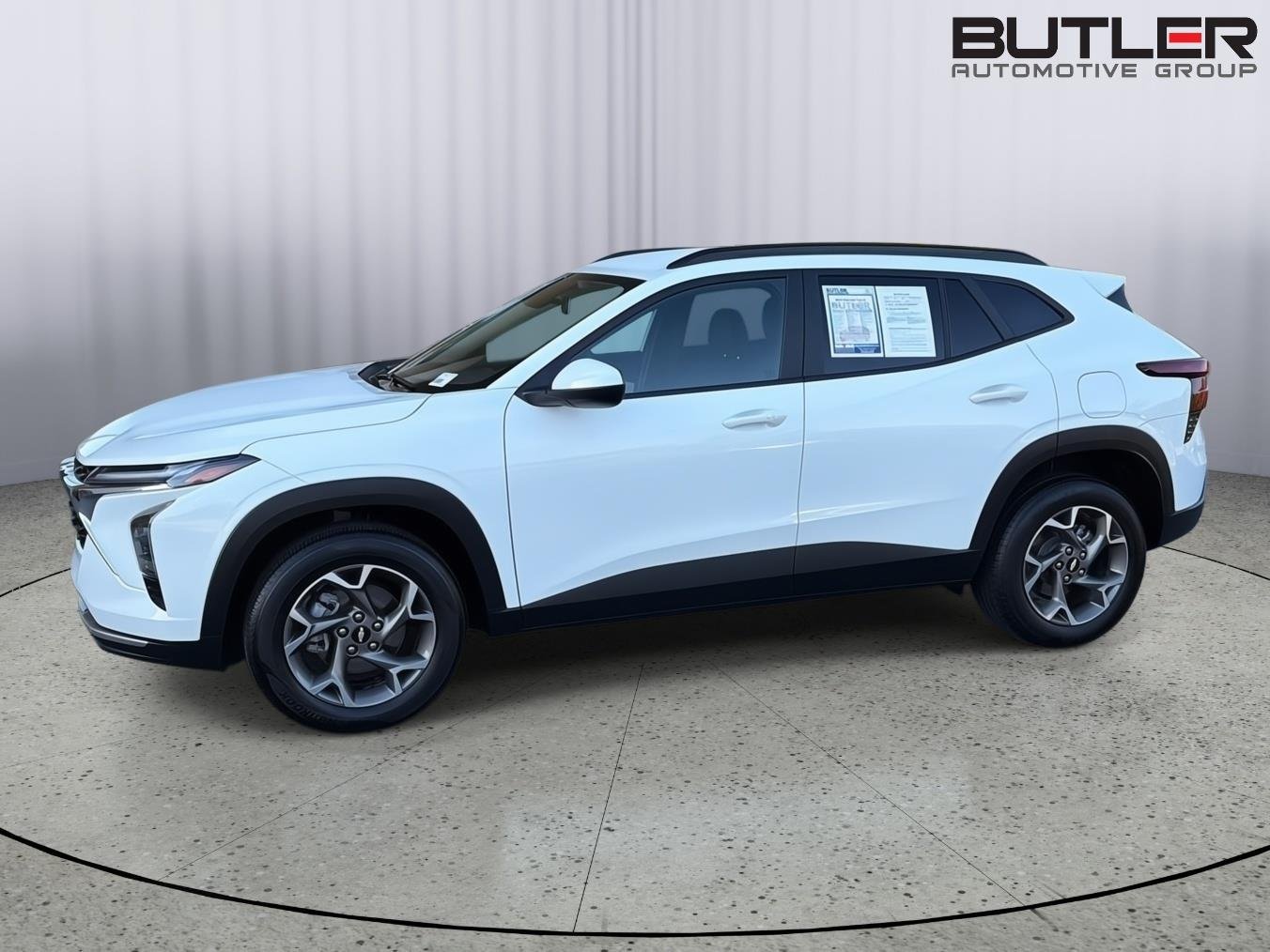 Used 2025 Summit White Chevrolet LT image 3
