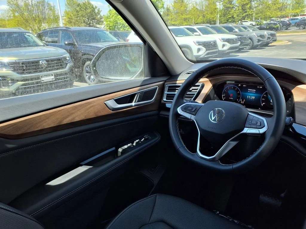 New 2026 Deep Black Pearl Volkswagen SE w/Technology image 22