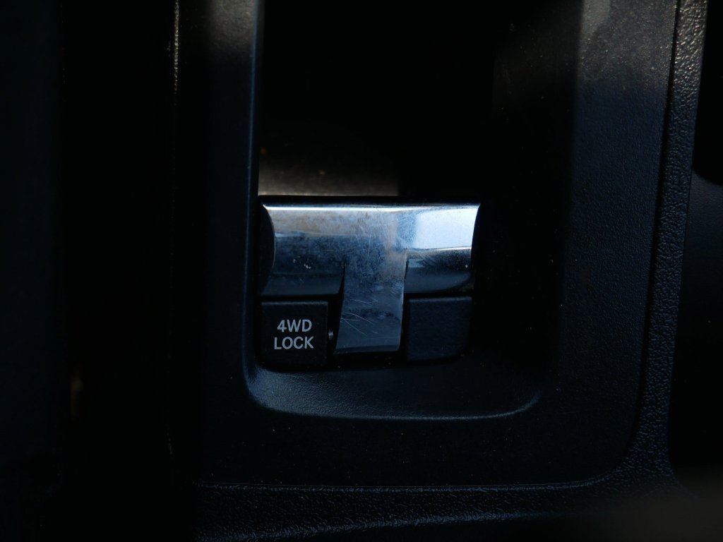Used 2015 Silver Jeep Latitude image 26