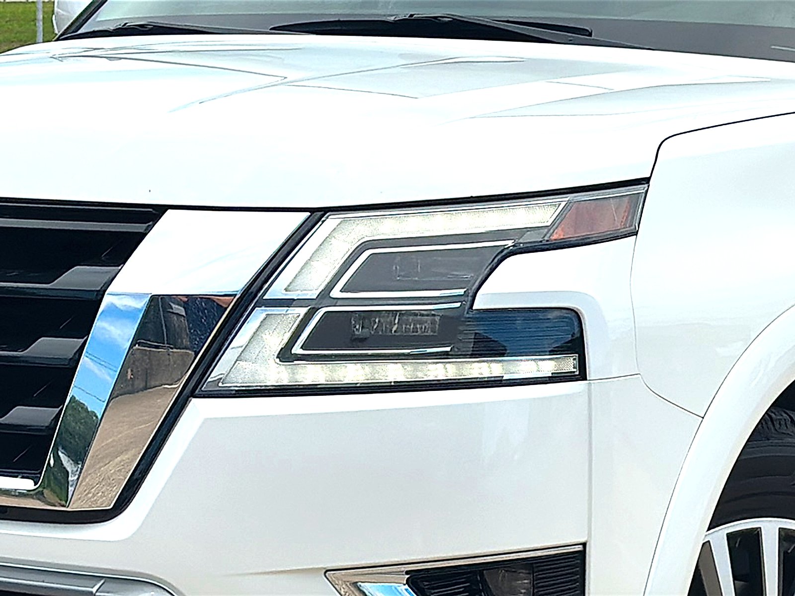 Used 2022 Aspen White TriCoat Pearl Nissan SL 2WD image 4