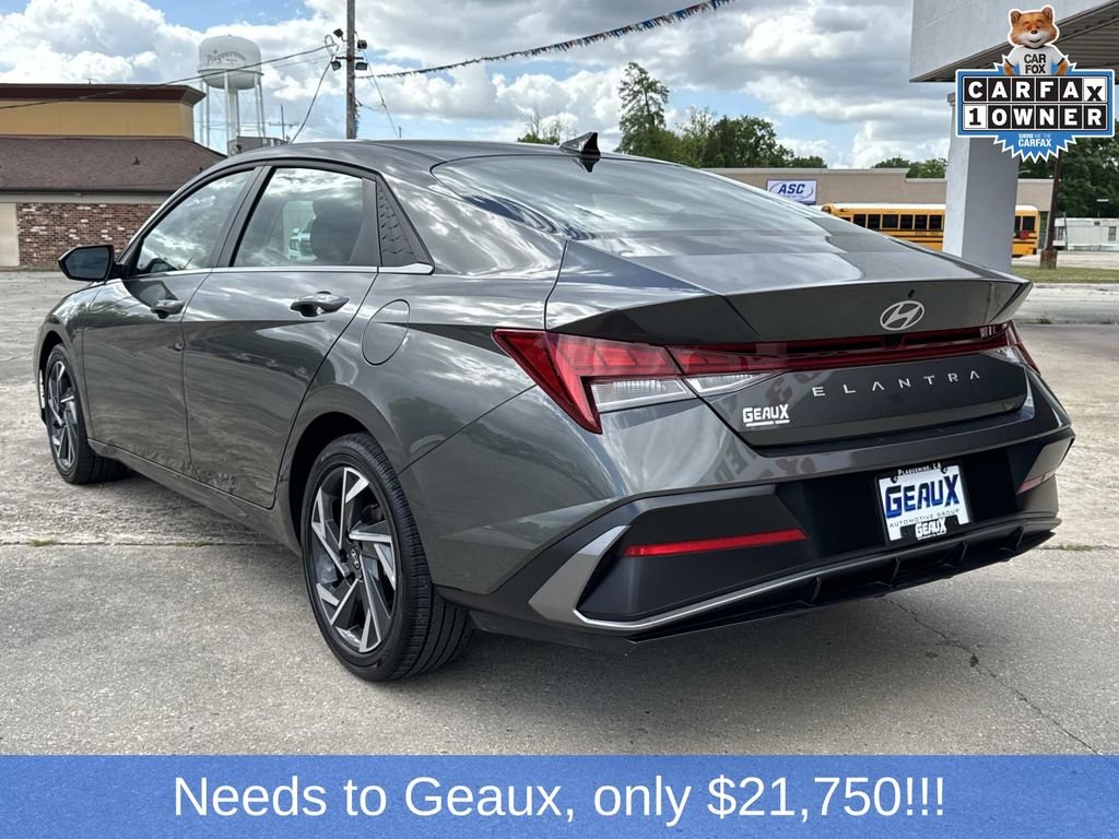 Used 2025 Gray Hyundai SEL Convenience image 10