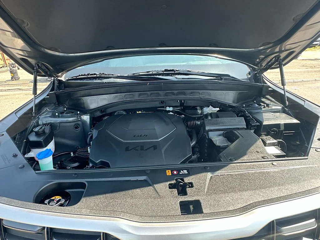 Certified Used 2025  Kia S image 32