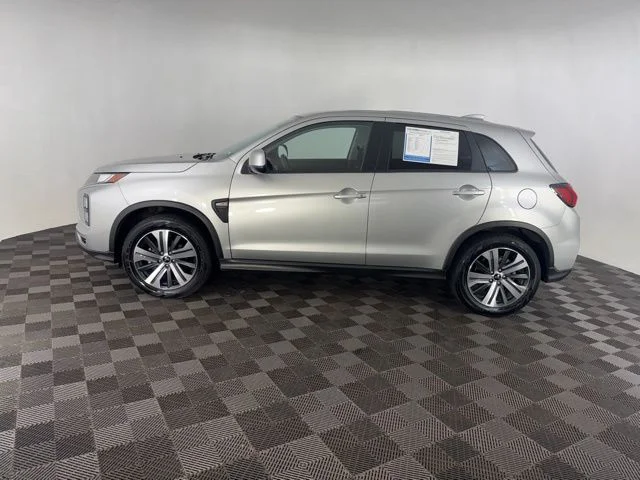 Used 2024 Black Mitsubishi  image 8