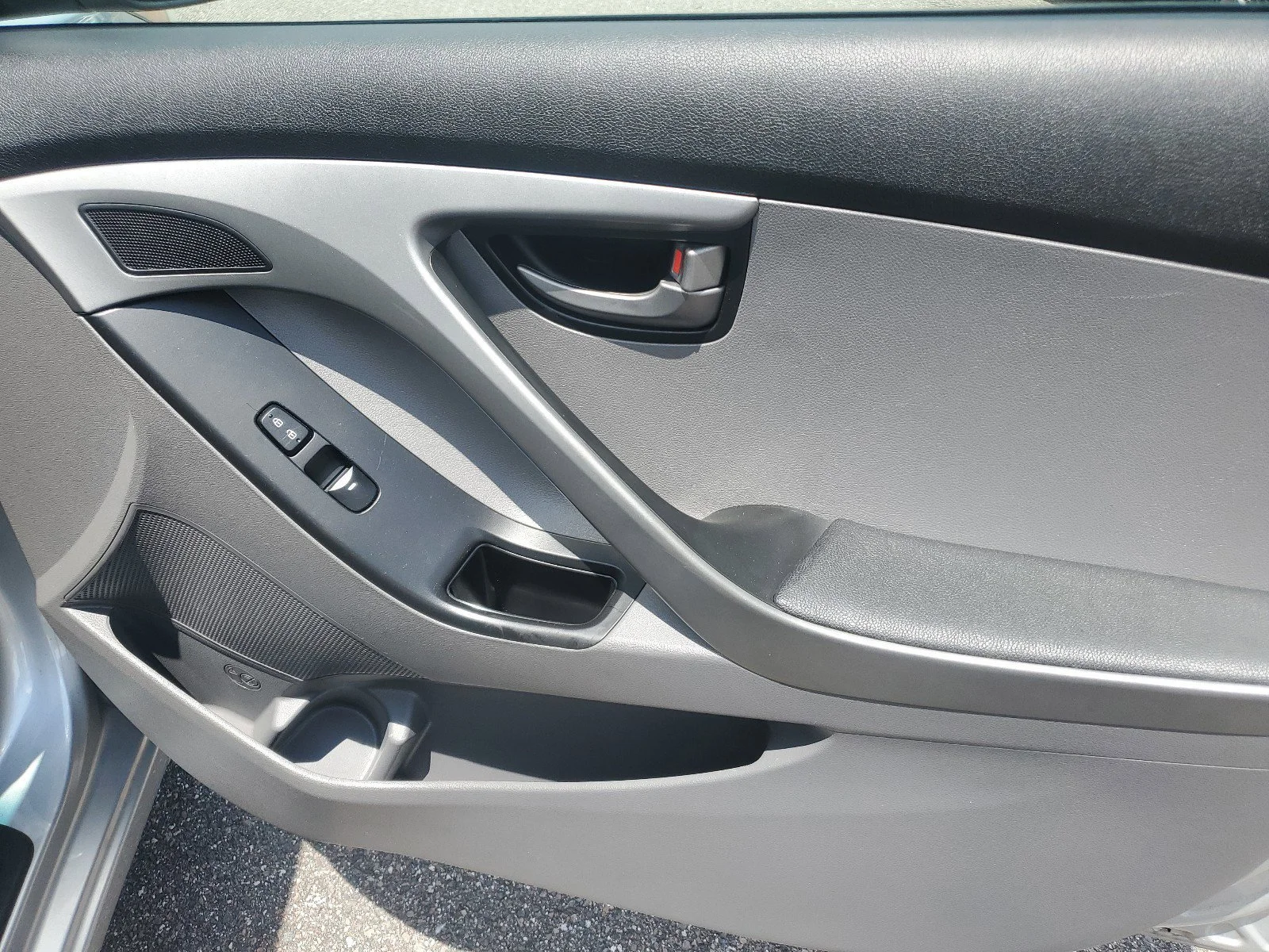 Used 2014 Radiant Silver Hyundai SE image 24