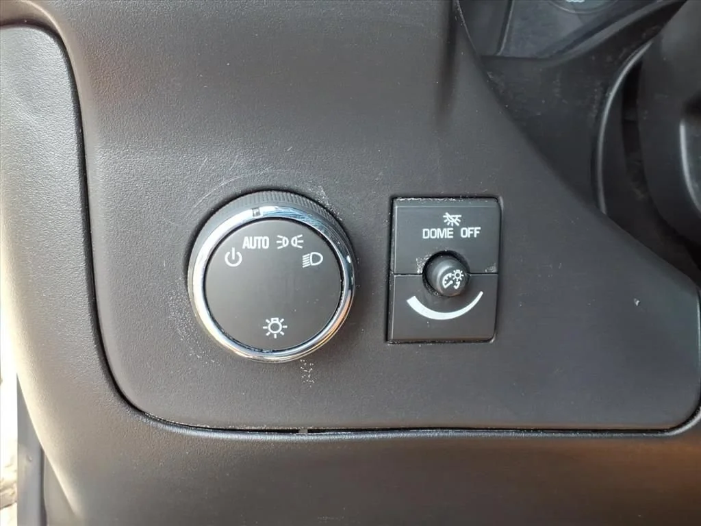 Used 2025 Summit White Chevrolet WT image 5