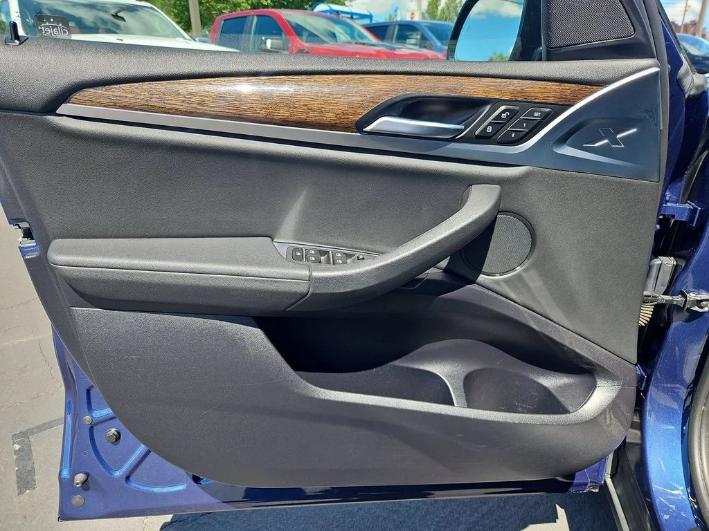 Used 2019 Phytonic Blue Metallic BMW xDrive30i image 10