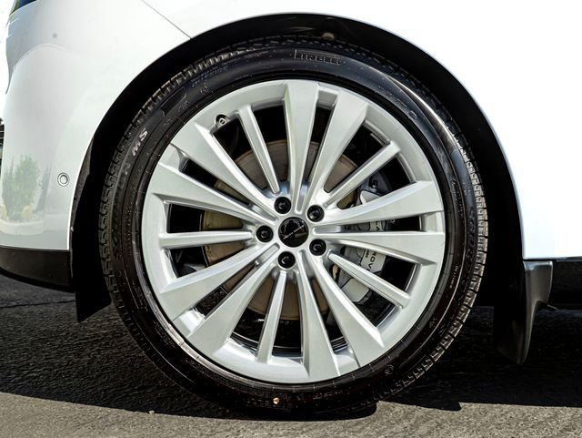 New 2026 Fuji White Land Rover SE image 11