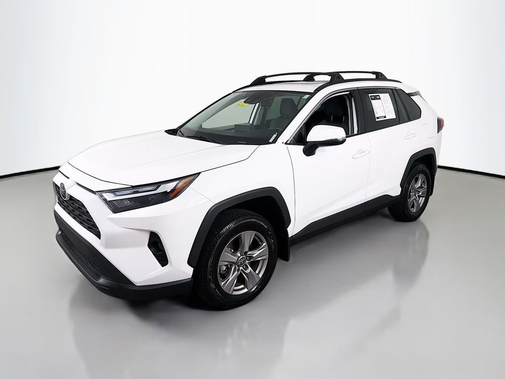 Used 2025 Ice Cap Toyota XLE image 3