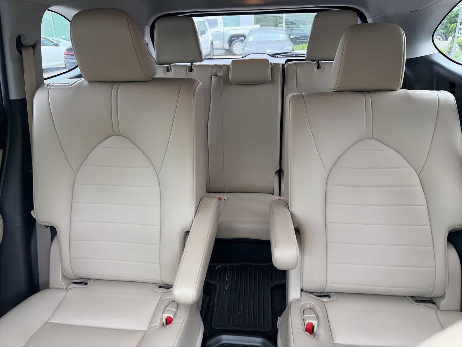 Used 2023 Wind Chill Pearl Toyota XLE image 10