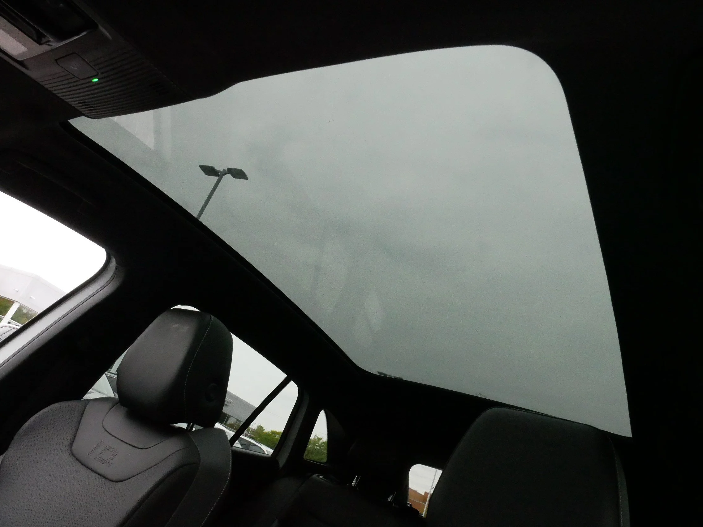 Used 2025 Opal White w/Black Roof Volkswagen Pro S Plus image 34