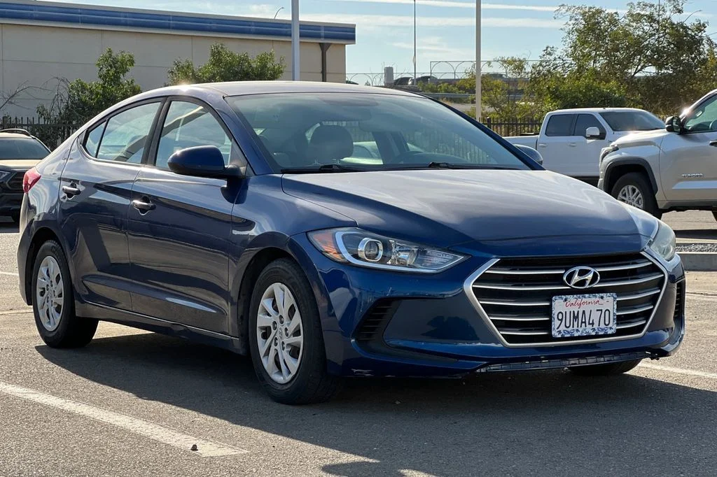 Used 2017 Blue Hyundai SE image 2