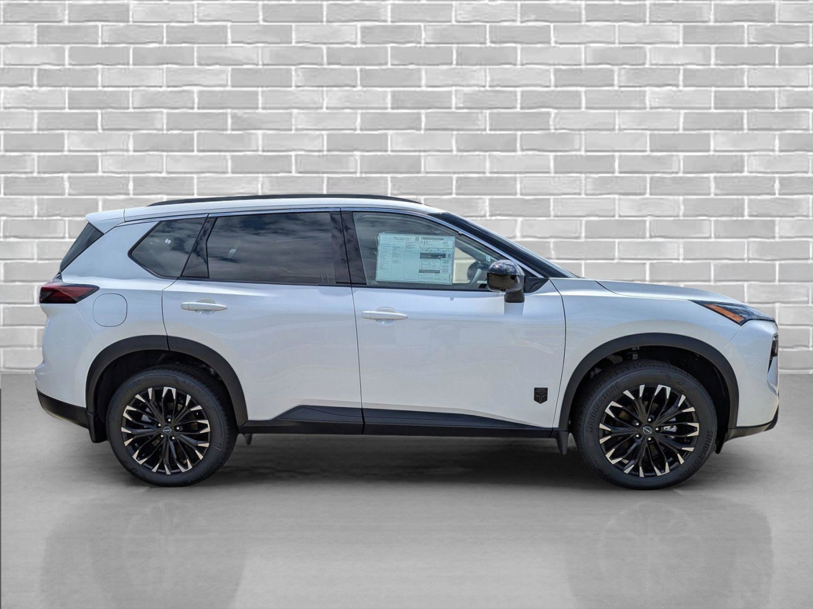 New 2026 Everest White Pearl TriCoat Nissan Dark Armor™ image 9