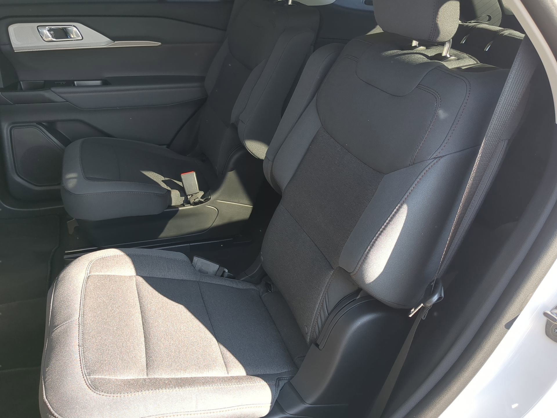 New 2026 Star White Metallic Tri-Coat Ford Active image 45