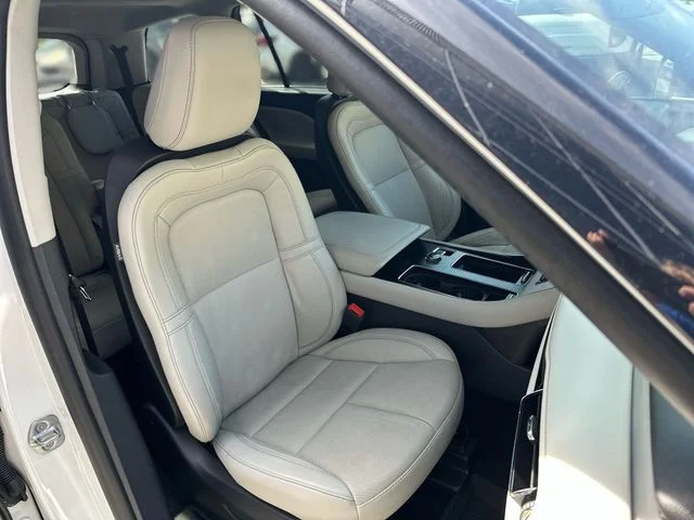 Used 2025 White Lincoln Reserve image 29