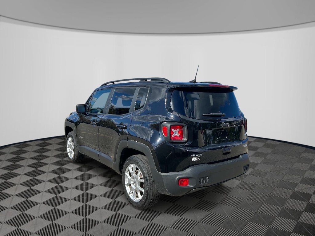 Used 2022 Black Jeep Latitude image 3