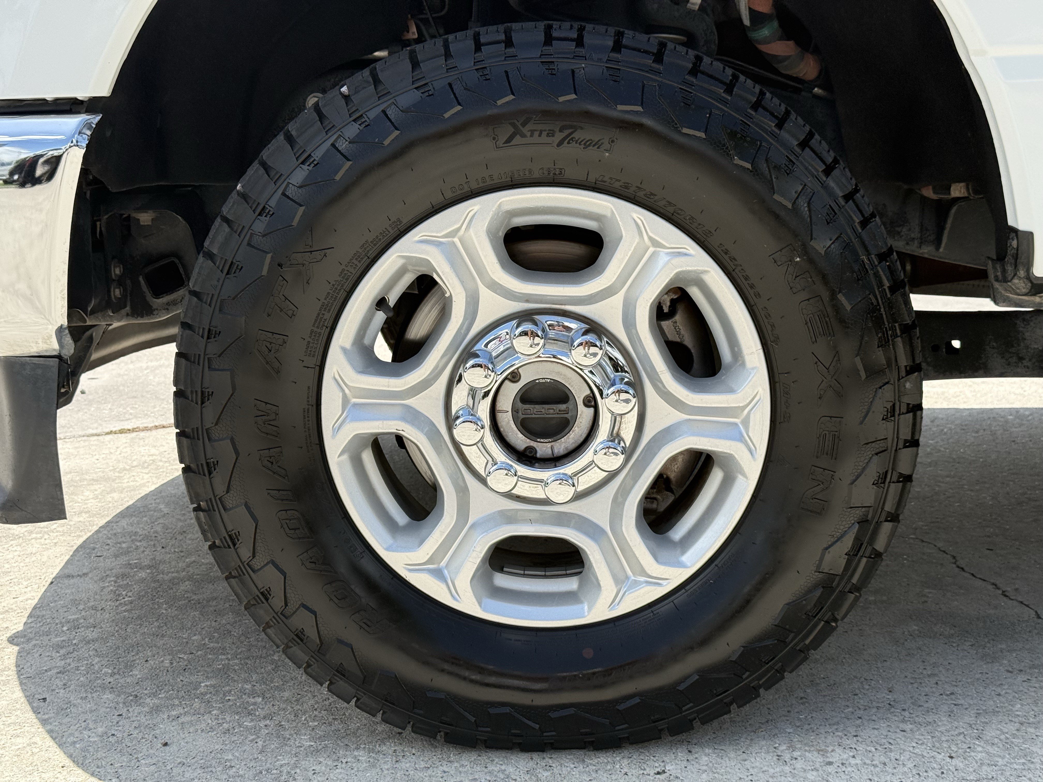 Used 2025 Oxford White Ford XLT image 11