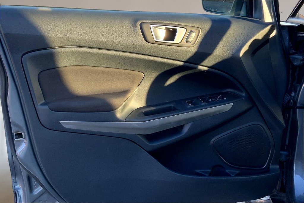 Used 2018 Smoke Metallic Ford SE image 23