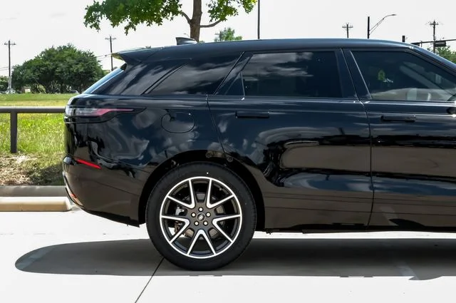 Certified Used 2025 Black Land Rover Dynamic SE image 8