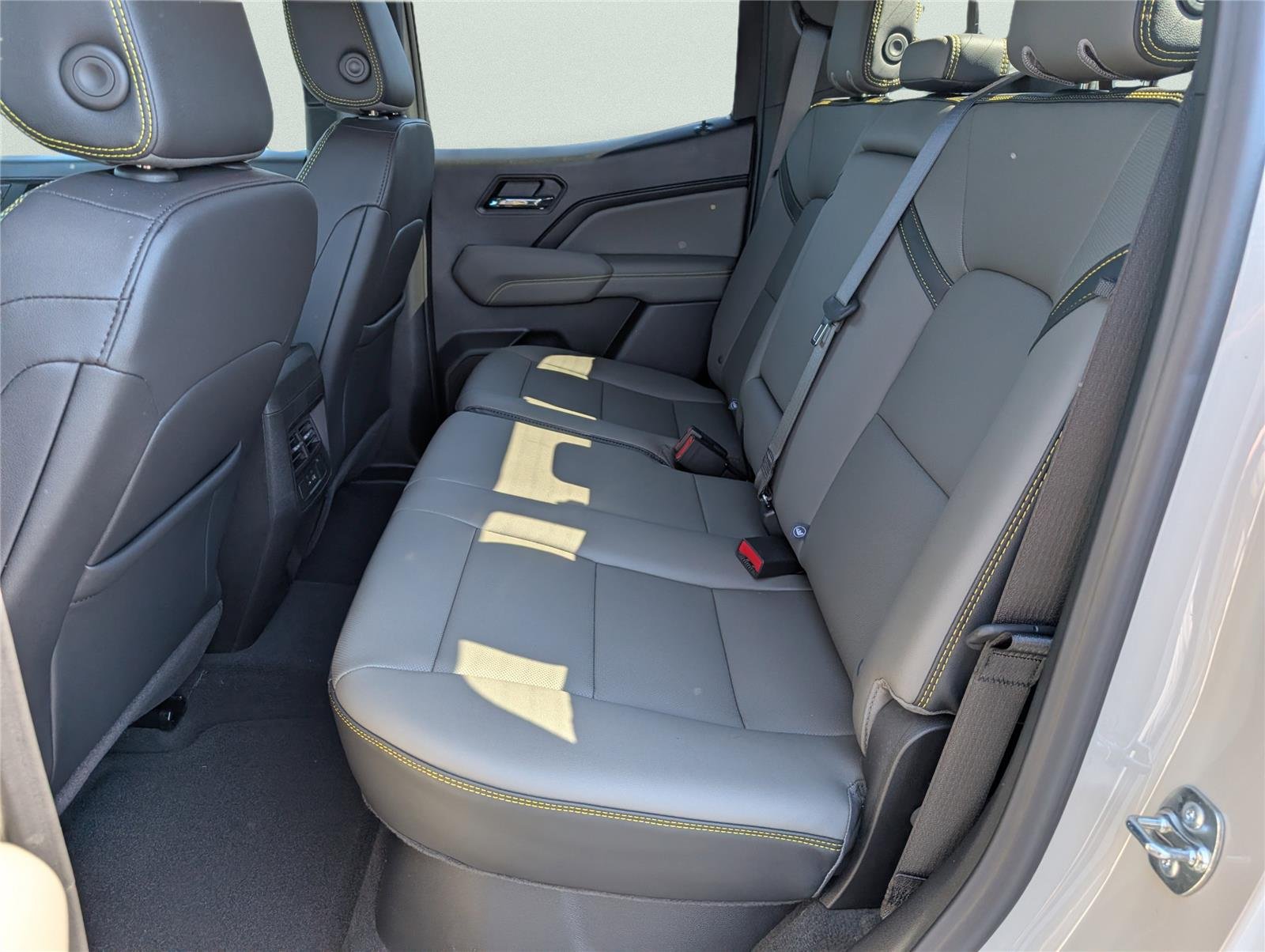 2026 Chevrolet Colorado ZR2 - Photo 14