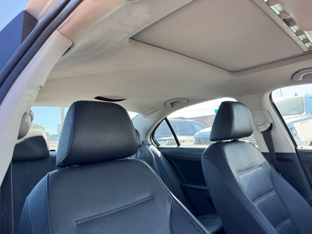 Used 2012 Beige Volkswagen 2.5L SE image 15
