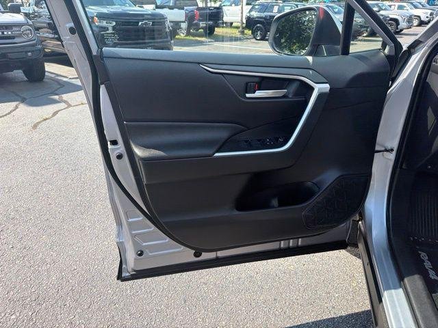 Certified Used 2023 SILVER SKY METALLIC Toyota  image 11