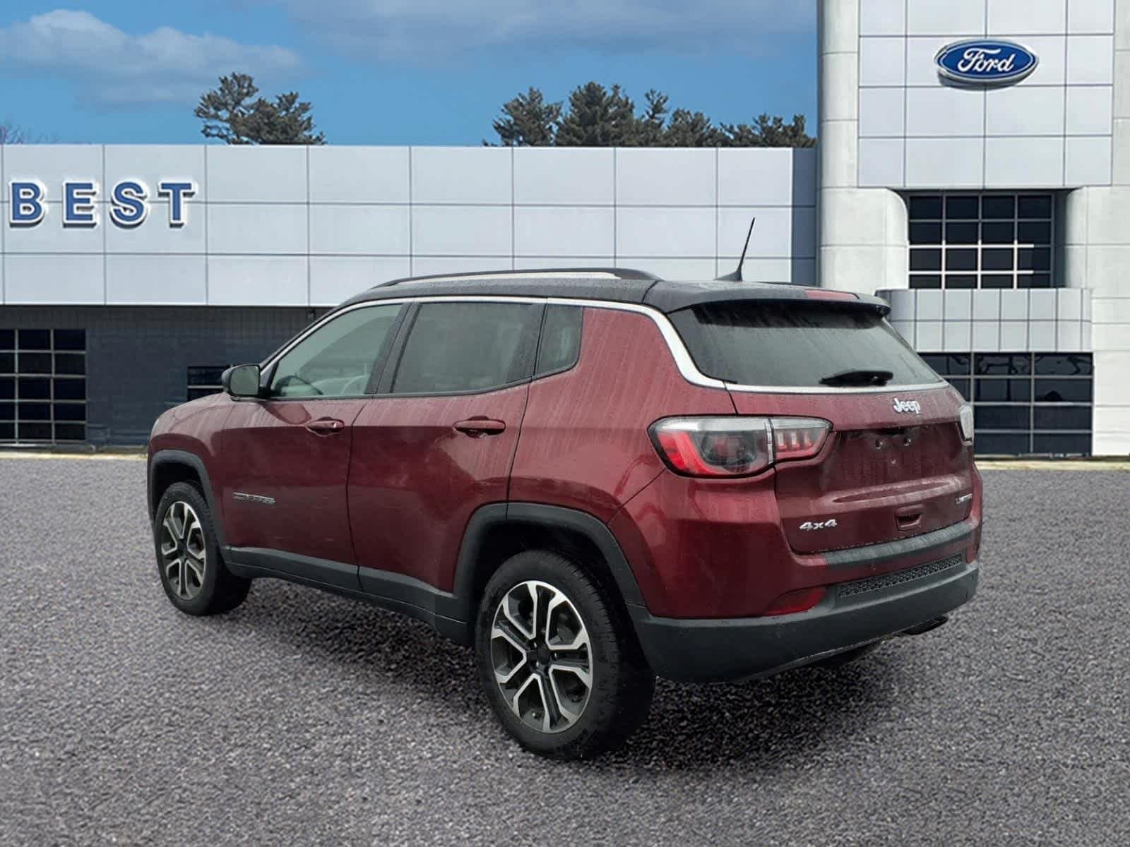 Used 2022 Velvet Red Pearlcoat Jeep Limited image 4