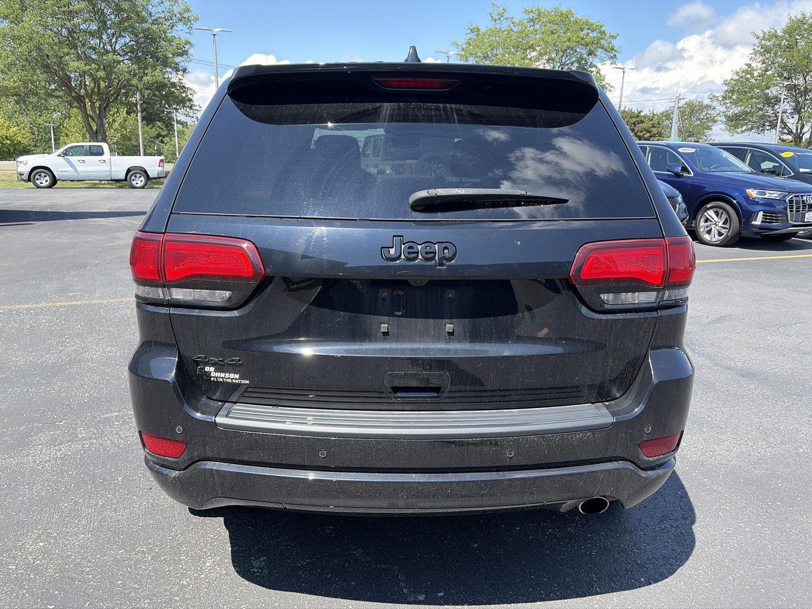 Used 2020 Diamond Black Crystal Pearlcoat Jeep Altitude image 6