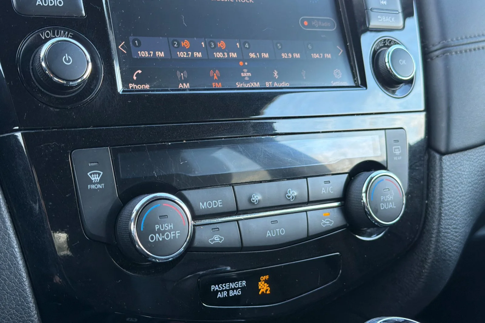 Used 2019 Caspian Blue Metallic Nissan SL image 20
