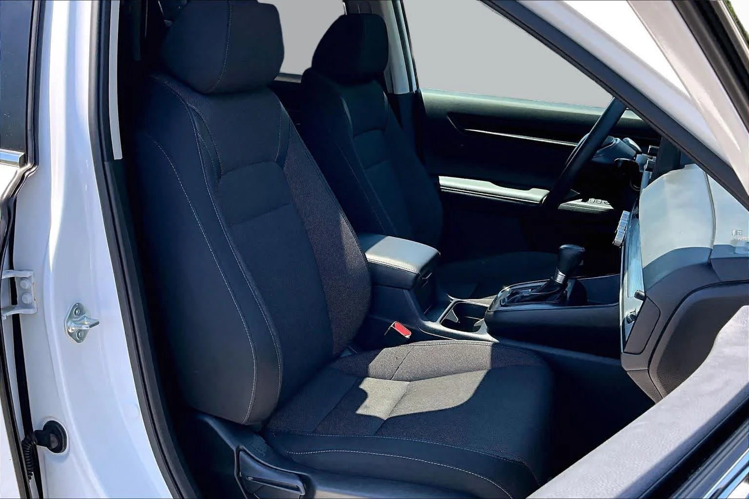 Used 2025 Platinum White Pearl Honda EX image 9