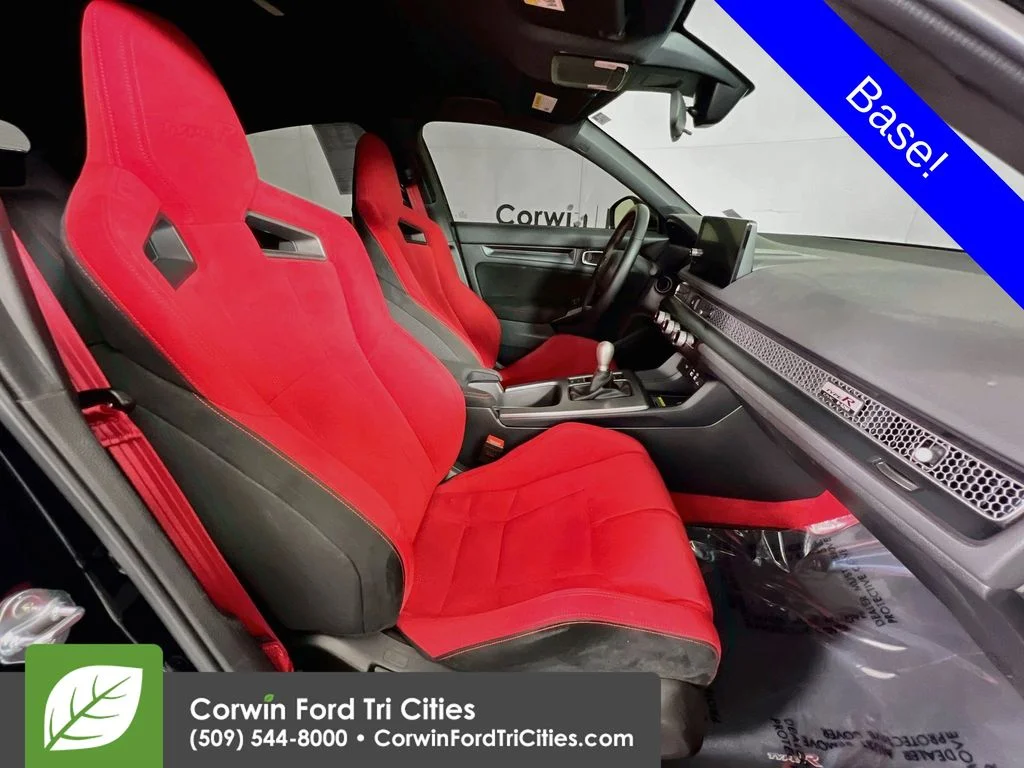 Used 2025 Crystal Black Pearl Honda  image 17