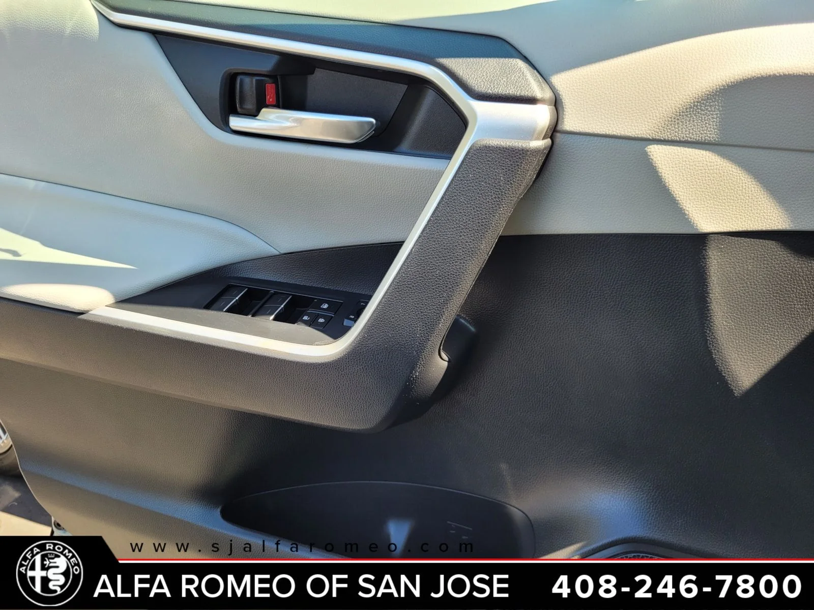 Used 2023  Toyota XLE image 19