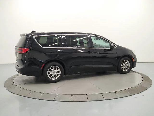 Used 2024 Black Chrysler Touring L image 8