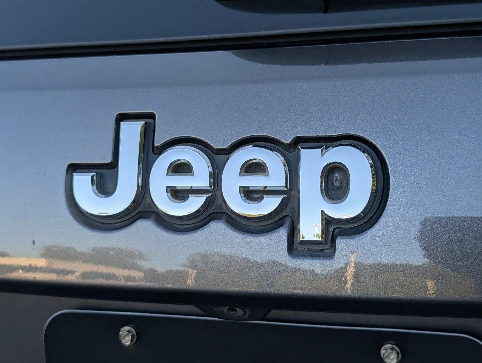 Used 2018 Granite Crystal Metallic Clearcoat Jeep Limited image 6