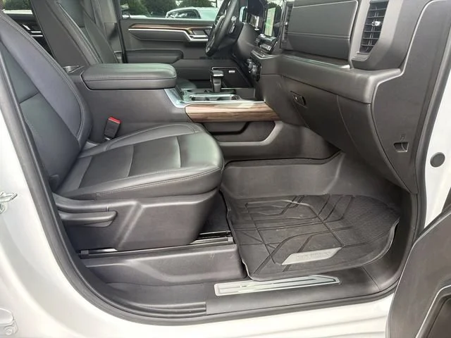 Used 2025 Summit White Chevrolet RST image 13