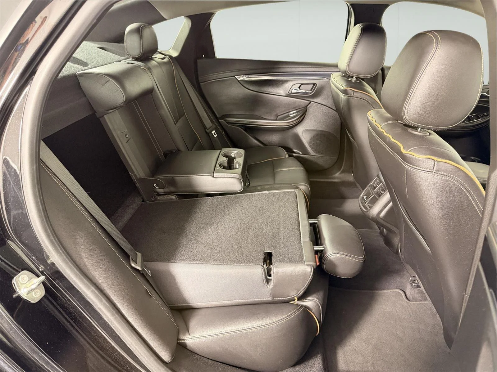 Used 2018 MOSAIC BLACK METALLIC Chevrolet Premier image 19