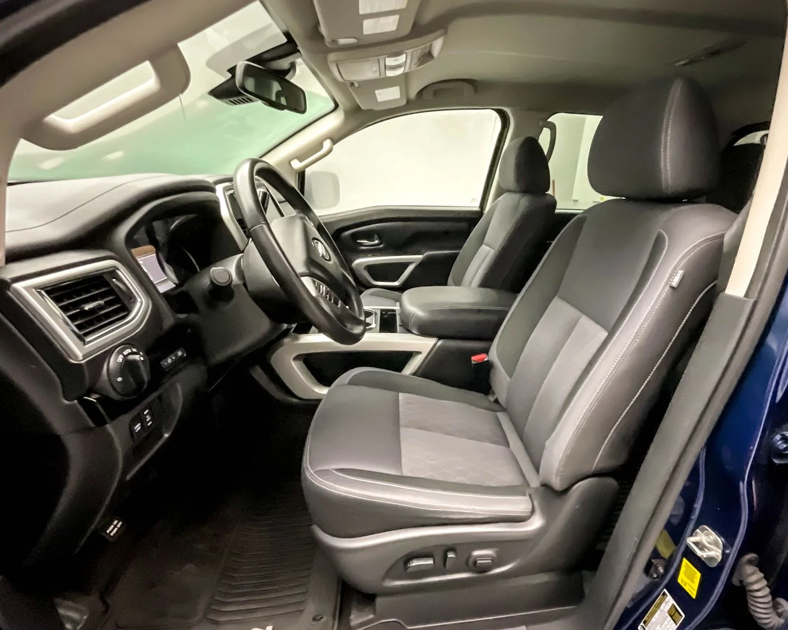 Used 2021 Blue Nissan SV image 10