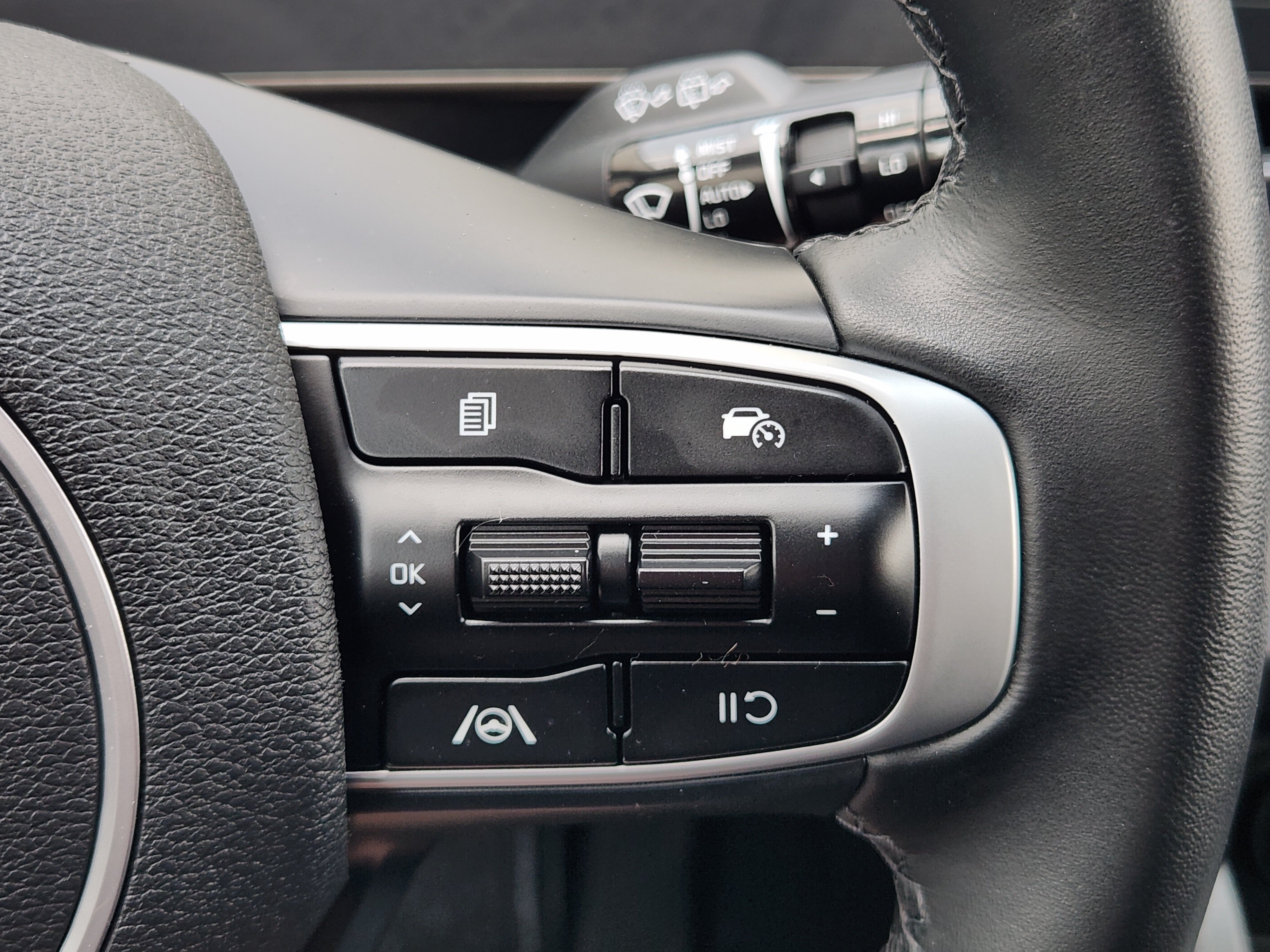 Used 2025 Sapphire Blue Kia X-Line image 31