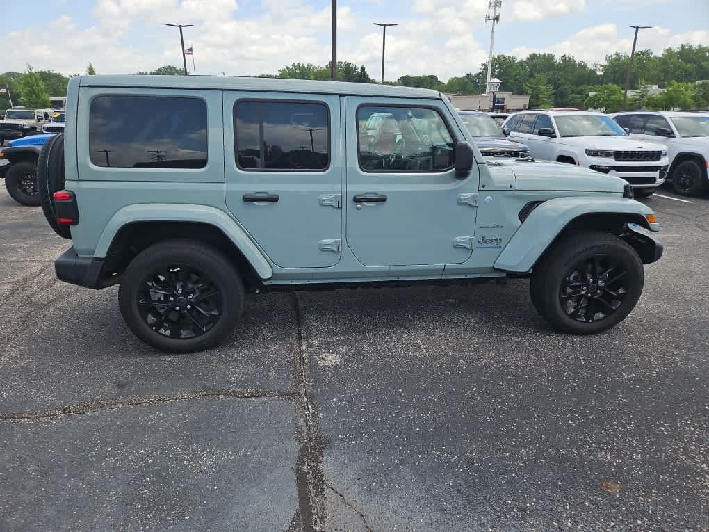Used 2024 Earl Clearcoat Jeep Sahara image 4